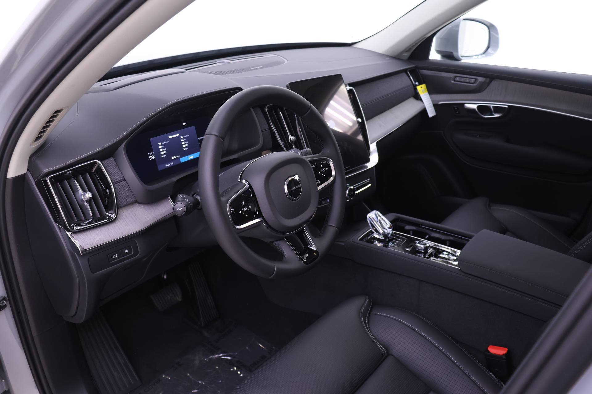 New 2026 Volvo XC90 T8 Ultra w/ Protection Package Premier AWD/4WD image 6