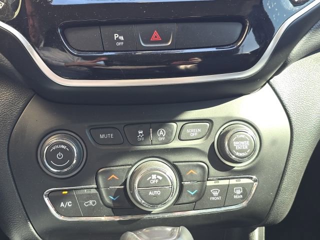 Used 2020 Jeep Cherokee Limited image 21