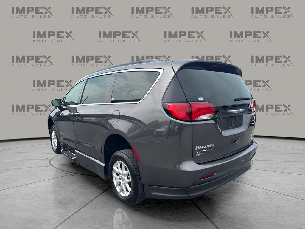 Used 2021 Chrysler Voyager Lxi w/ Cold Weather Group FWD image 2