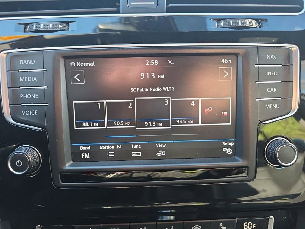 Used 2017 Volkswagen Golf R 4-Door image 30