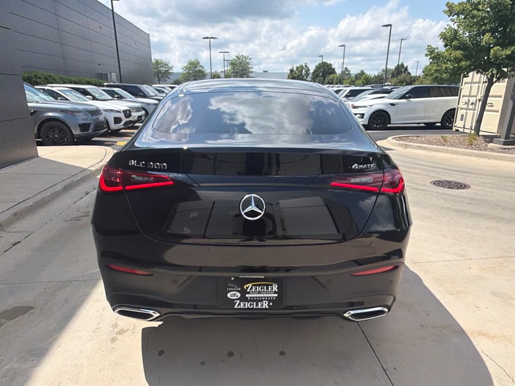 Used 2025 Mercedes-Benz GLC 300 4MATIC image 4