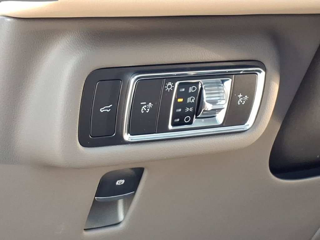 New 2025 Lincoln Nautilus Reserve w/ Jet Appearance Package AWD/4WD image 18