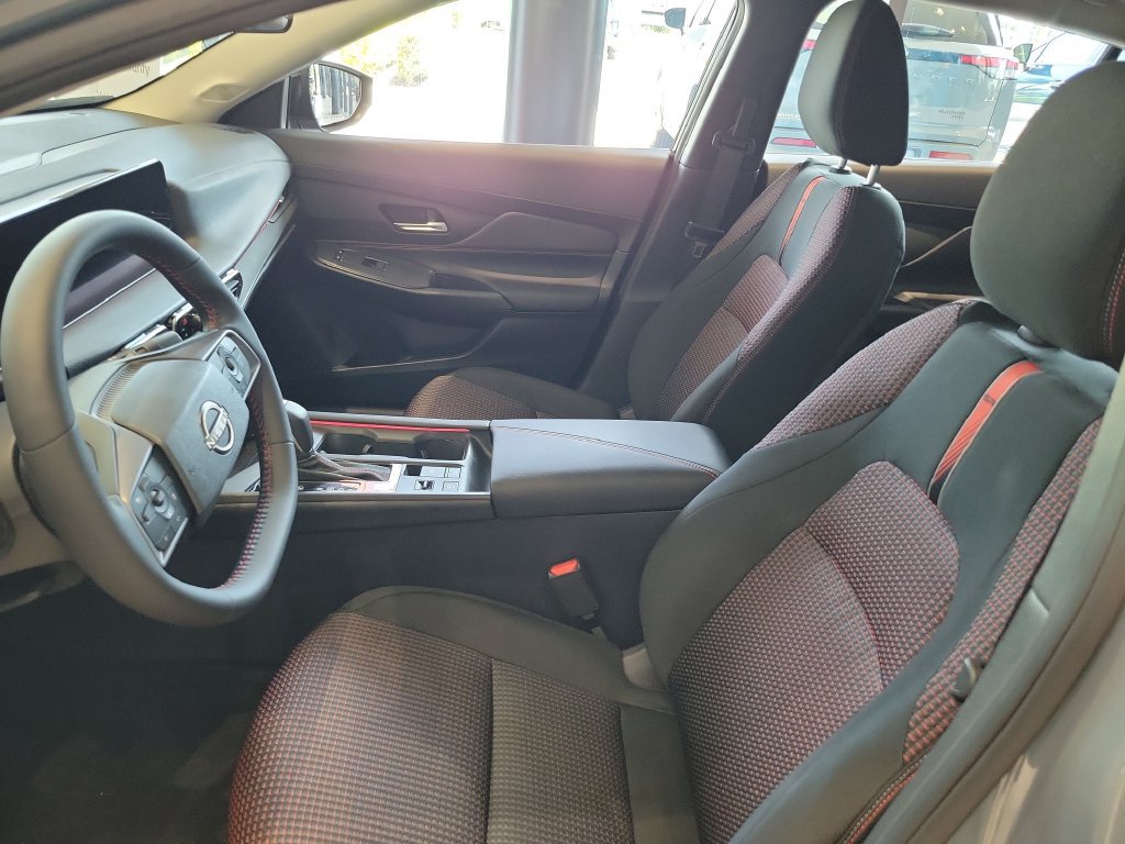 New 2026 Nissan Sentra SR w/ Floor Mat Package FWD image 8
