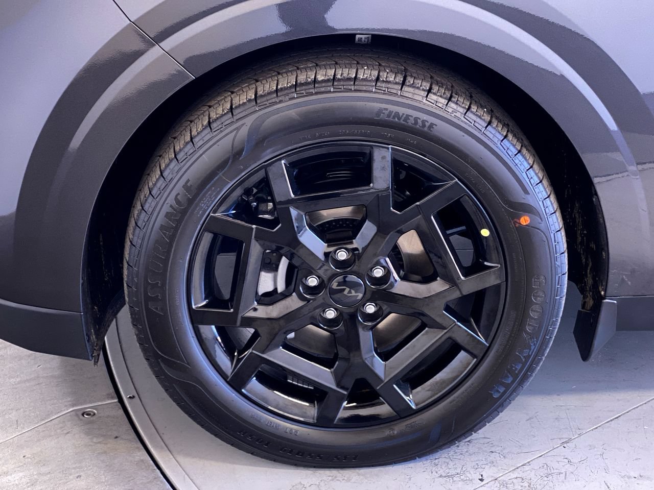 New 2027 Kia Carnival EX w/ Dark Edition Package FWD image 12