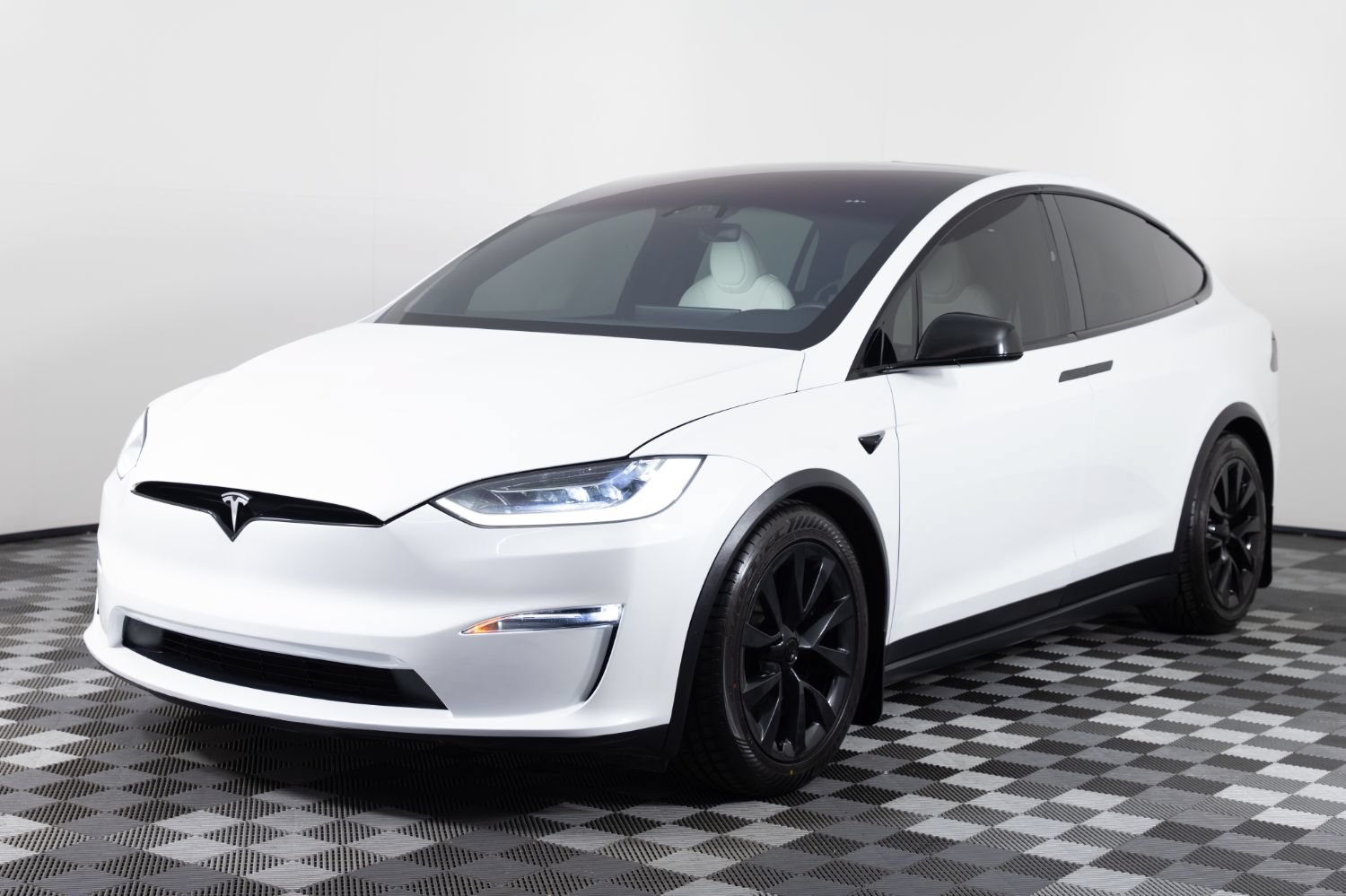 Used 2023 Tesla Model X AWD/4WD image 2