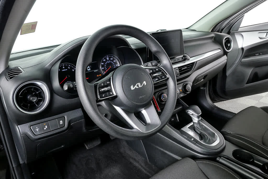 Used 2024 Kia Forte LXS w/ LXS Technology Package FWD image 4