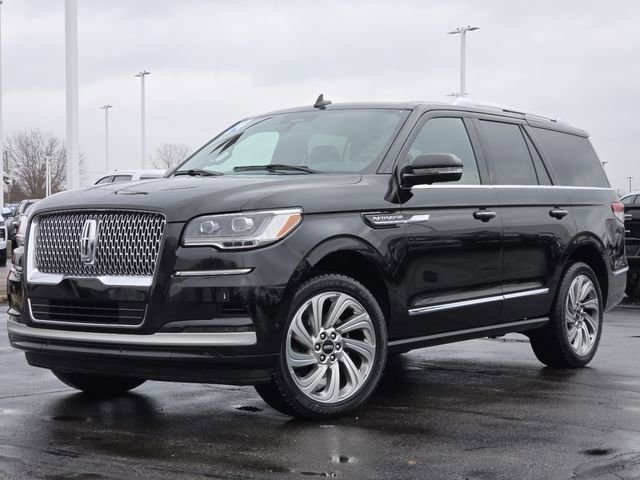 Used 2024 Lincoln Navigator Premiere image 2