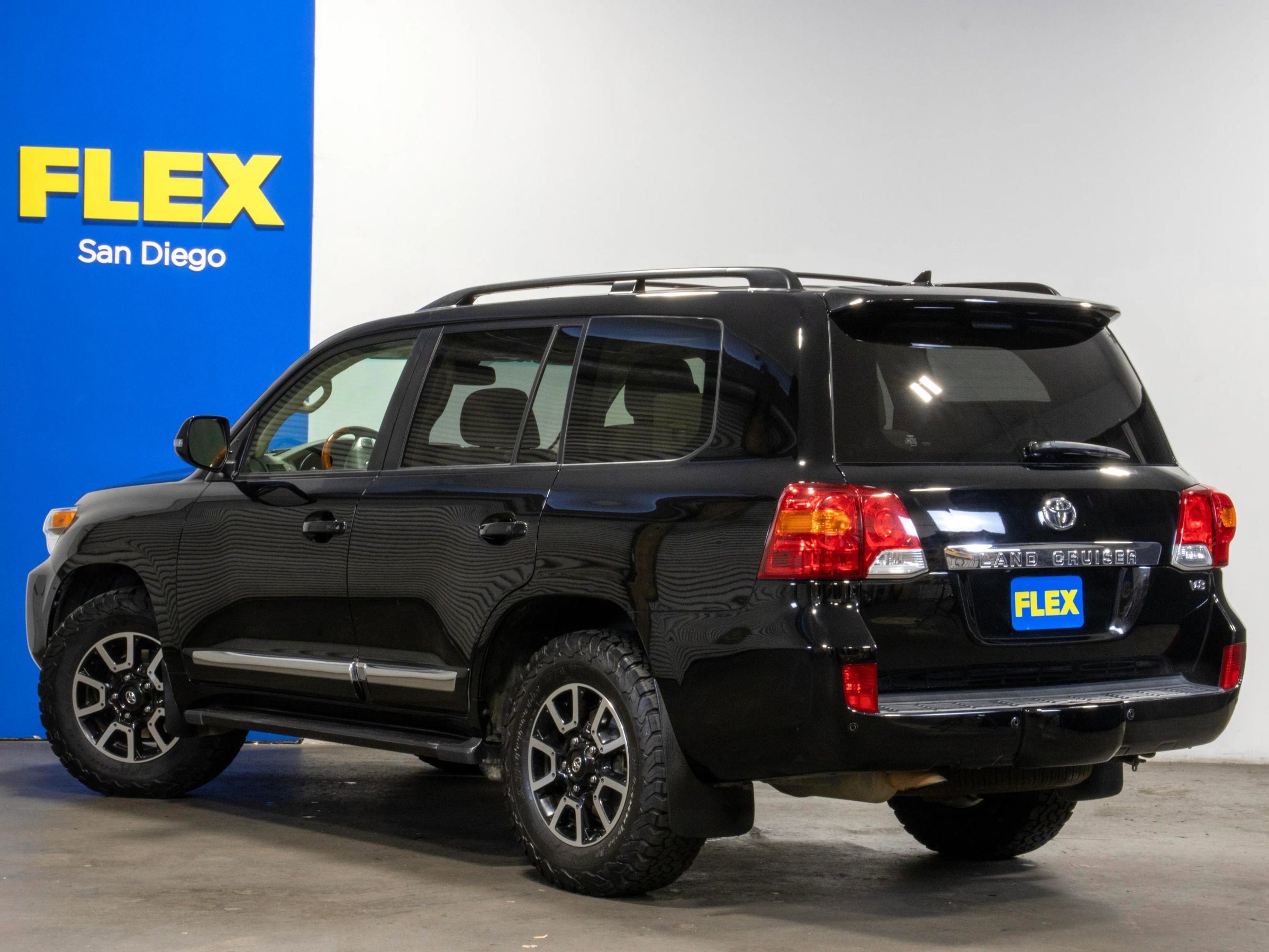 Used 2015 Toyota Land Cruiser image 3