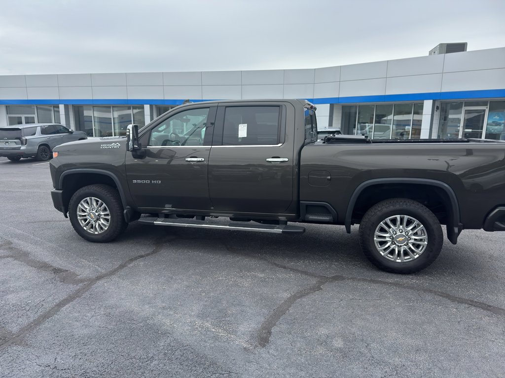 Used 2022 Chevrolet Silverado 3500 High Country w/ Technology Package AWD/4WD image 6