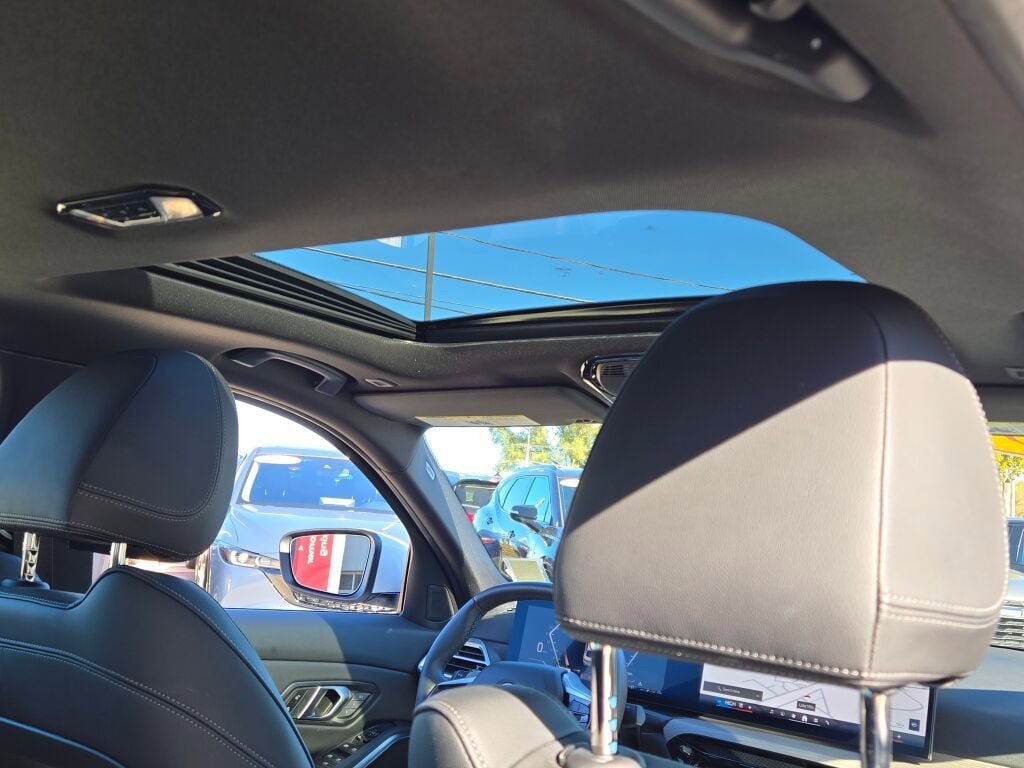 Used 2025 BMW 330i xDrive Sedan image 11