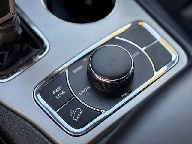 Certified 2019 Jeep Grand Cherokee Limited w/ Luxury Group II image 43