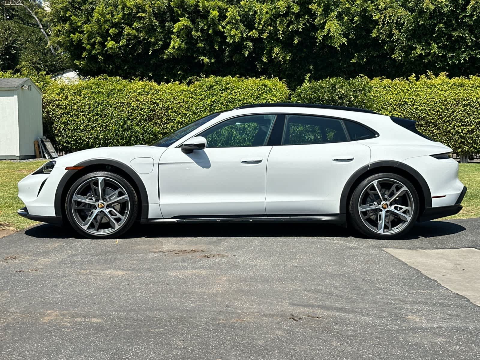 Certified 2024 Porsche Taycan 4 Cross Turismo AWD/4WD image 2