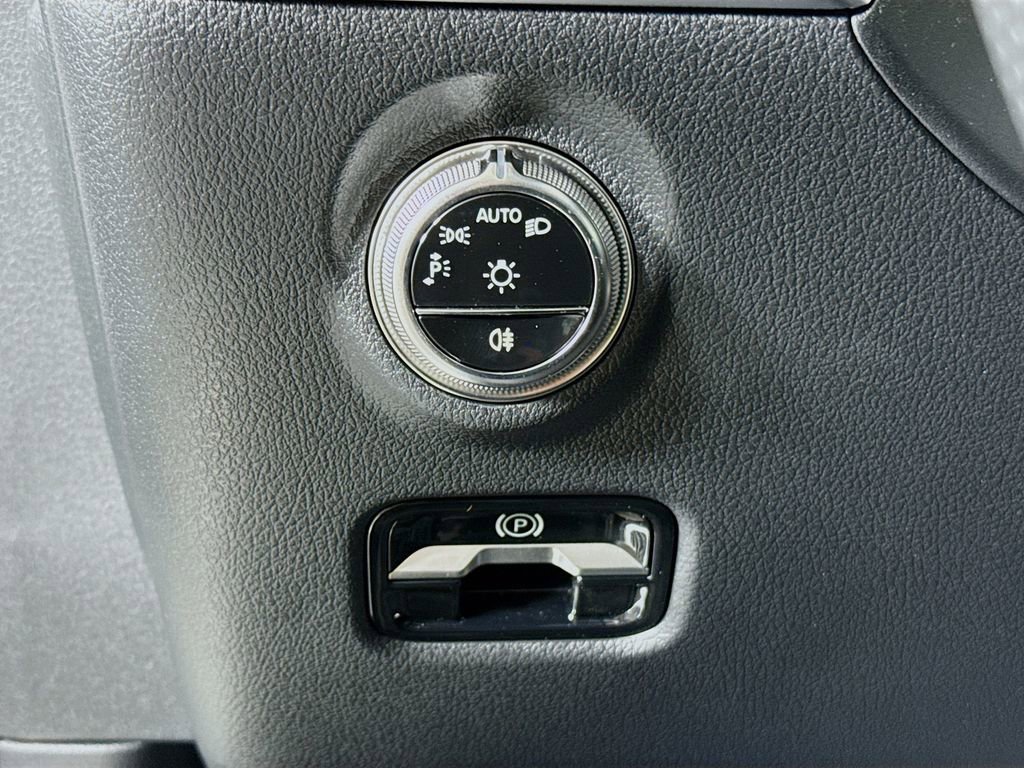 New 2025 Mercedes-Benz C 300 4MATIC Sedan image 10