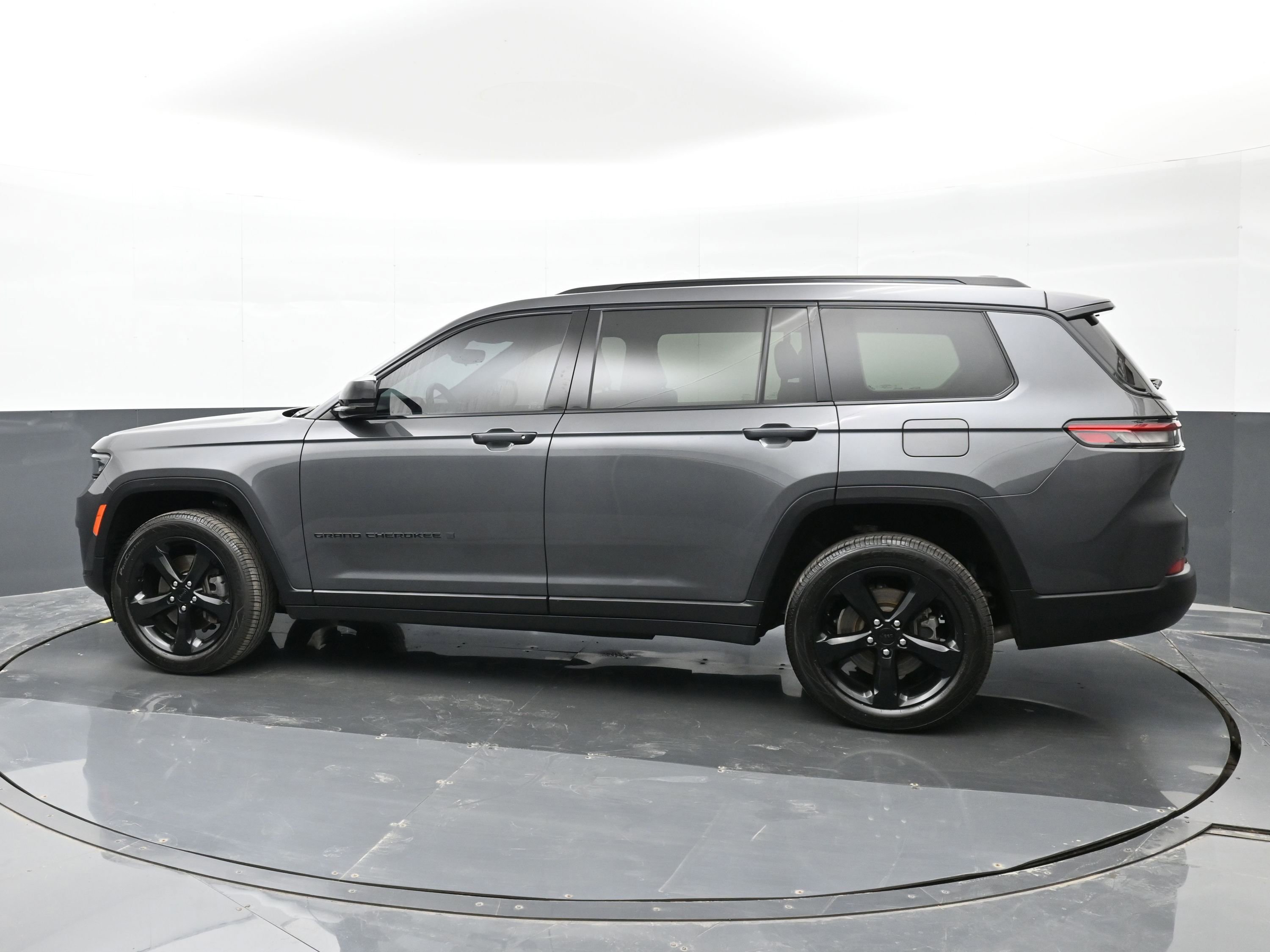 Used 2021 Jeep Grand Cherokee L Laredo AWD/4WD image 9