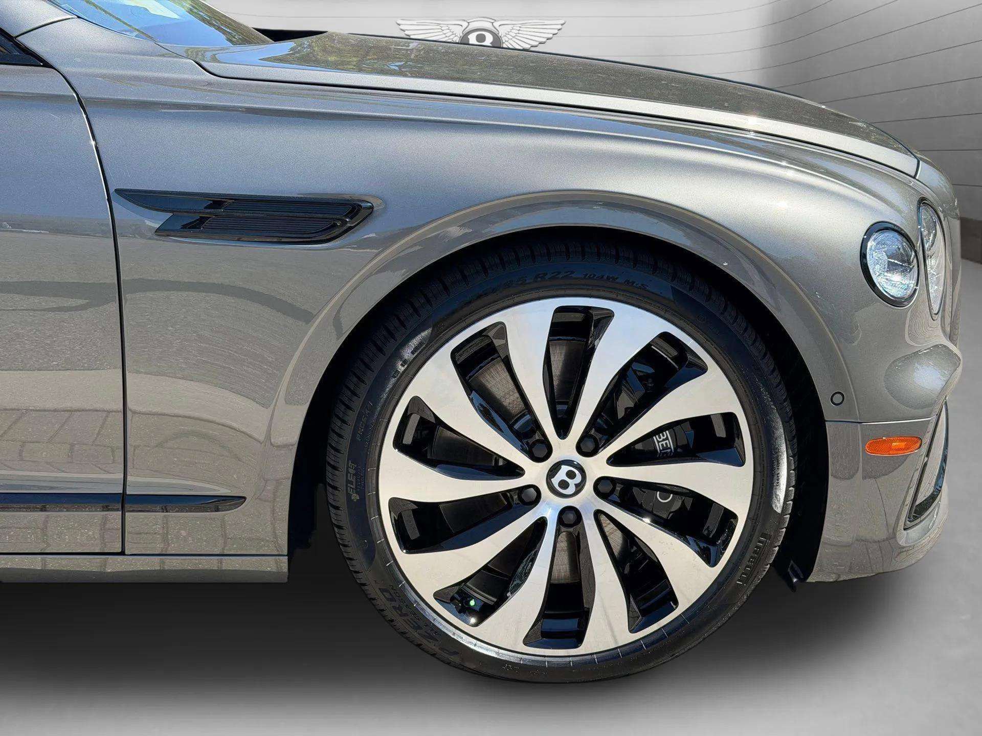 New 2026 Bentley Flying Spur Plug-In Hybrid AWD/4WD image 6