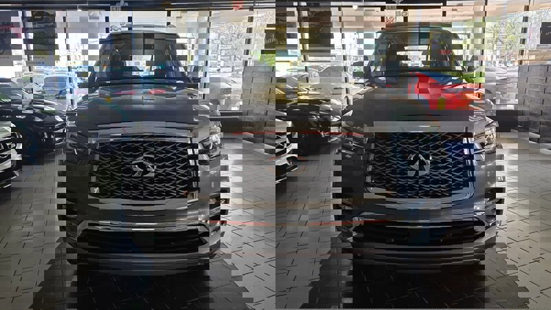 Used 2018 INFINITI QX80 4WD w/ Driver Assistance Package image 3