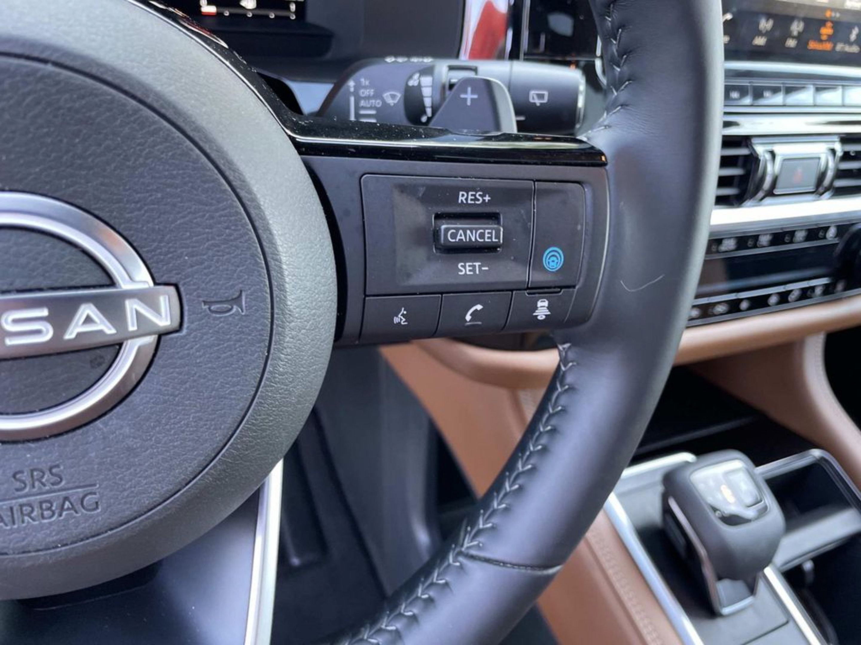 Used 2025 Nissan Pathfinder Platinum w/ Cargo Package FWD image 28