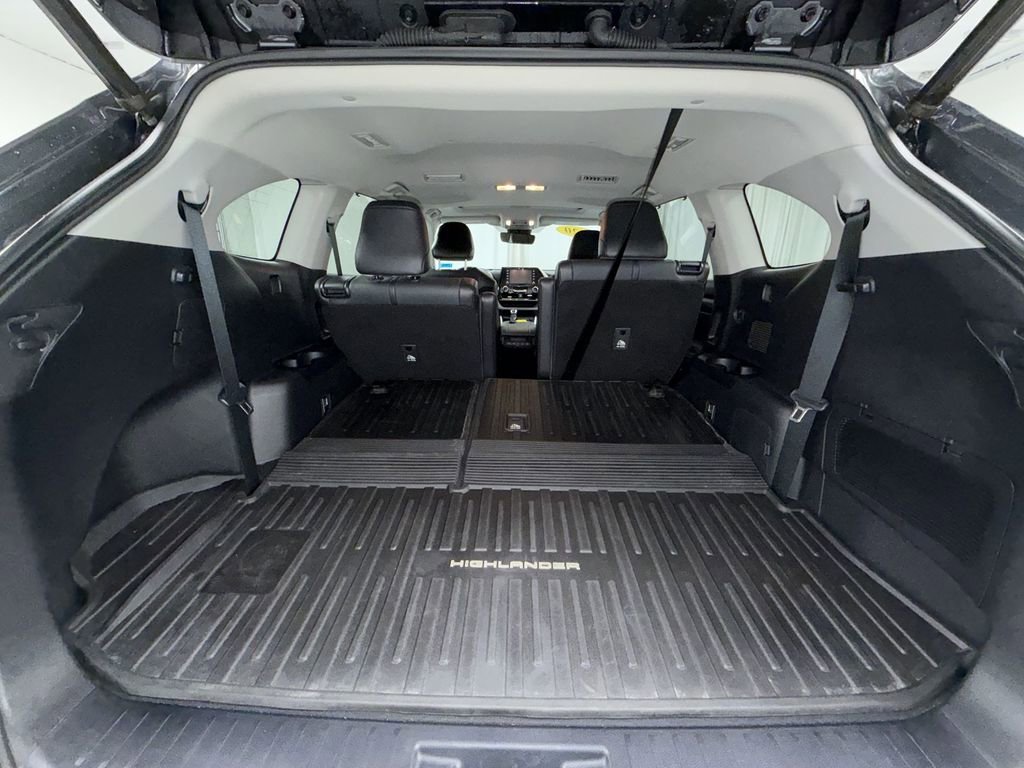 Used 2020 Toyota Highlander XLE image 14