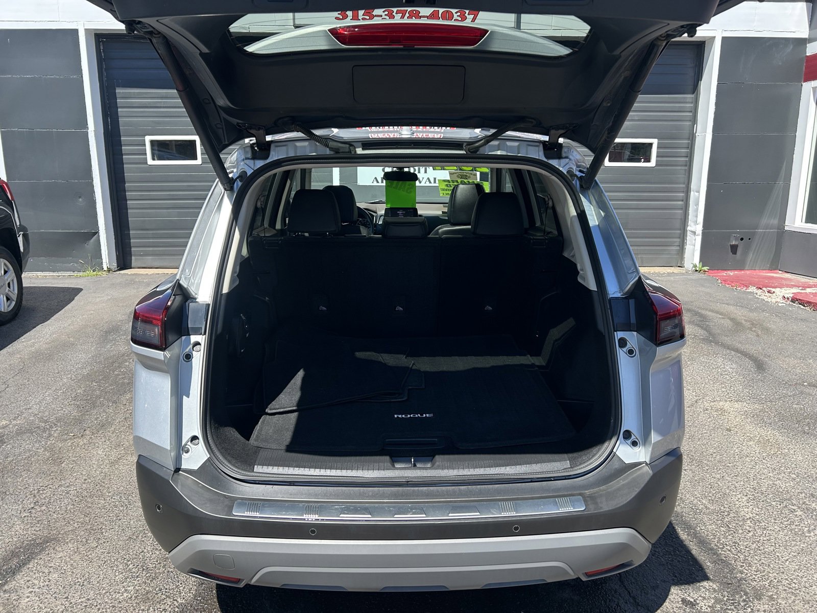Used 2021 Nissan Rogue SV w/ Premium Package image 12