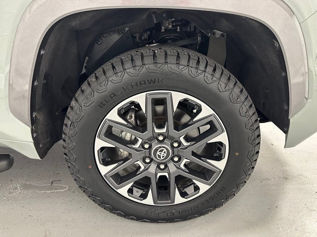 Used 2025 Toyota Tundra Limited AWD/4WD image 62