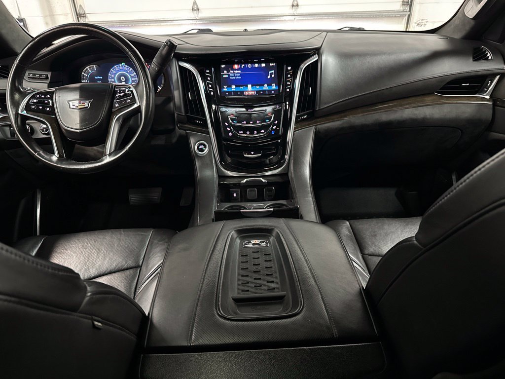 Used 2017 Cadillac Escalade ESV Platinum AWD/4WD image 27