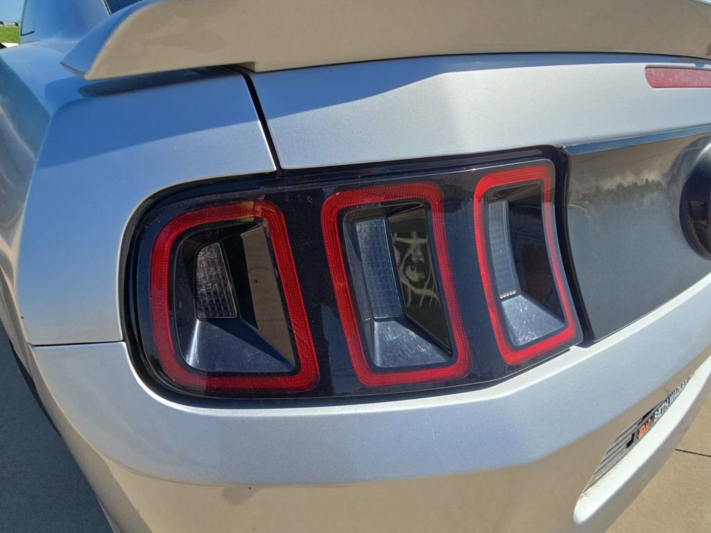 Used 2013 Ford Mustang Premium RWD image 31