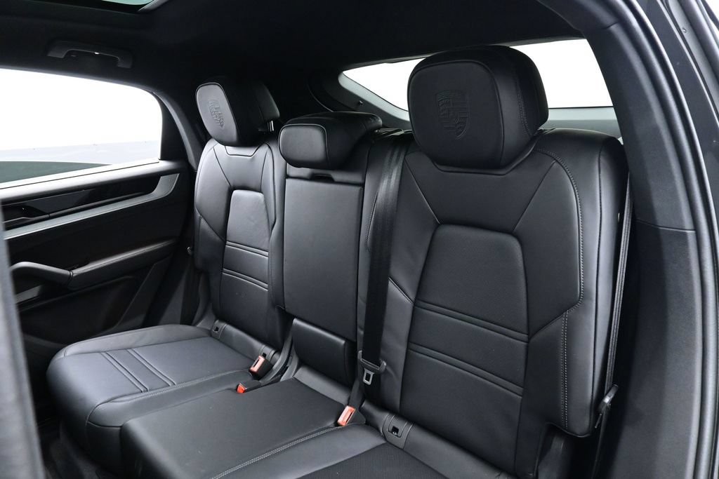 Certified 2025 Porsche Cayenne E-Hybrid Coupe AWD/4WD image 24
