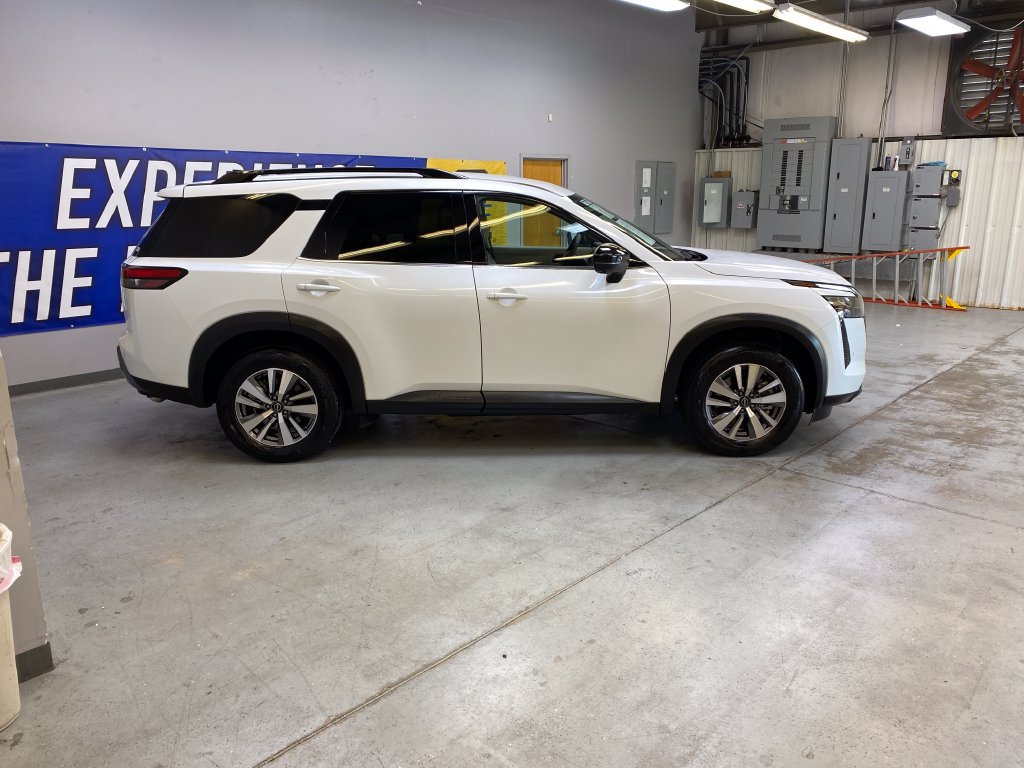 Used 2026 Nissan Pathfinder SL FWD image 8