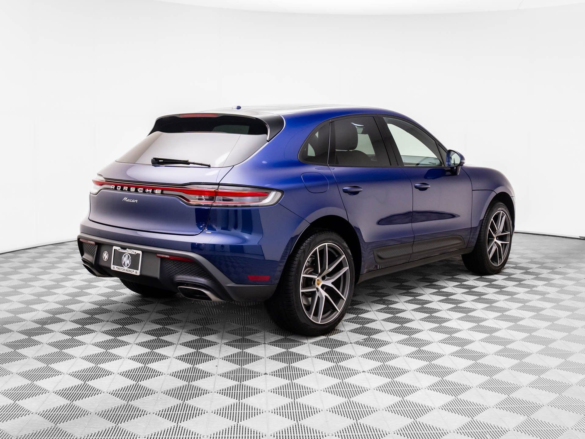 Certified 2025 Porsche Macan image 8