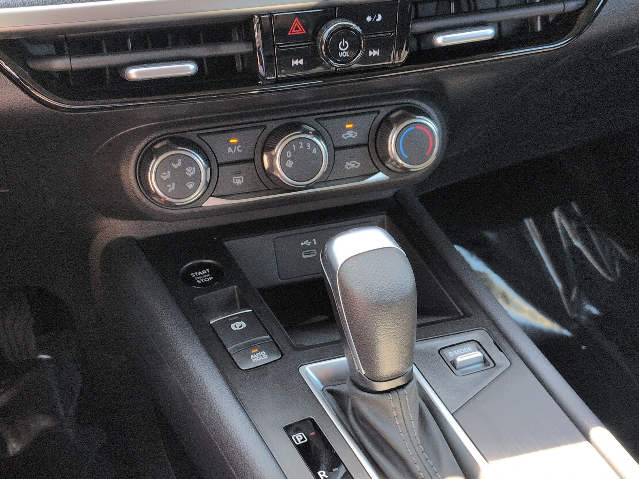 New 2026 Nissan Kicks S w/ Charging Package FWD image 19