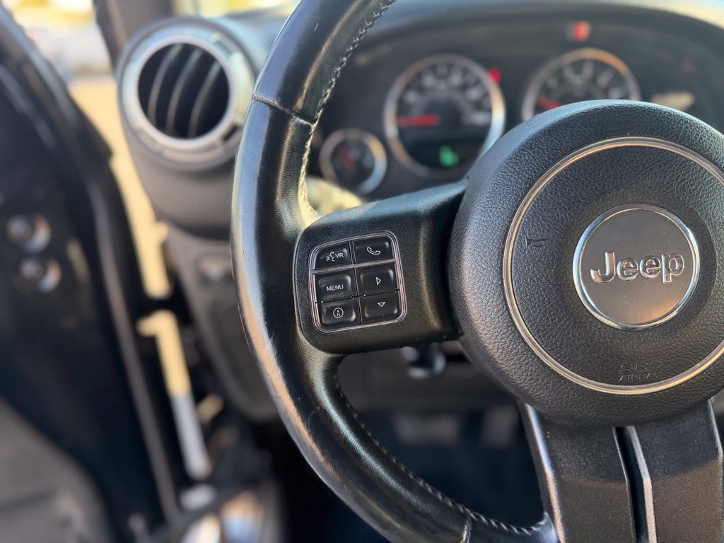Used 2015 Jeep Wrangler Rubicon w/ Connectivity Group AWD/4WD image 23