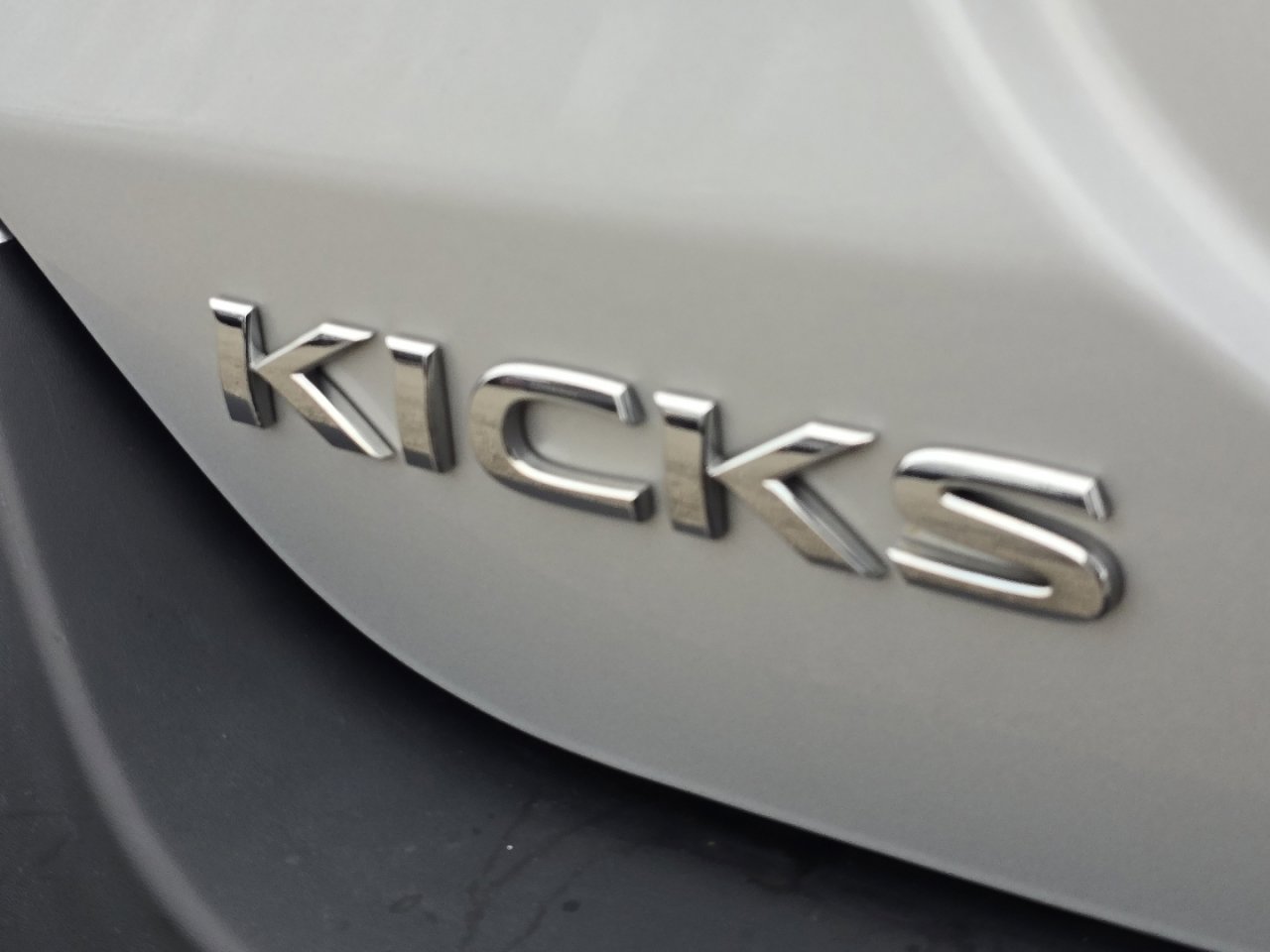 Used 2020 Nissan Kicks S image 10