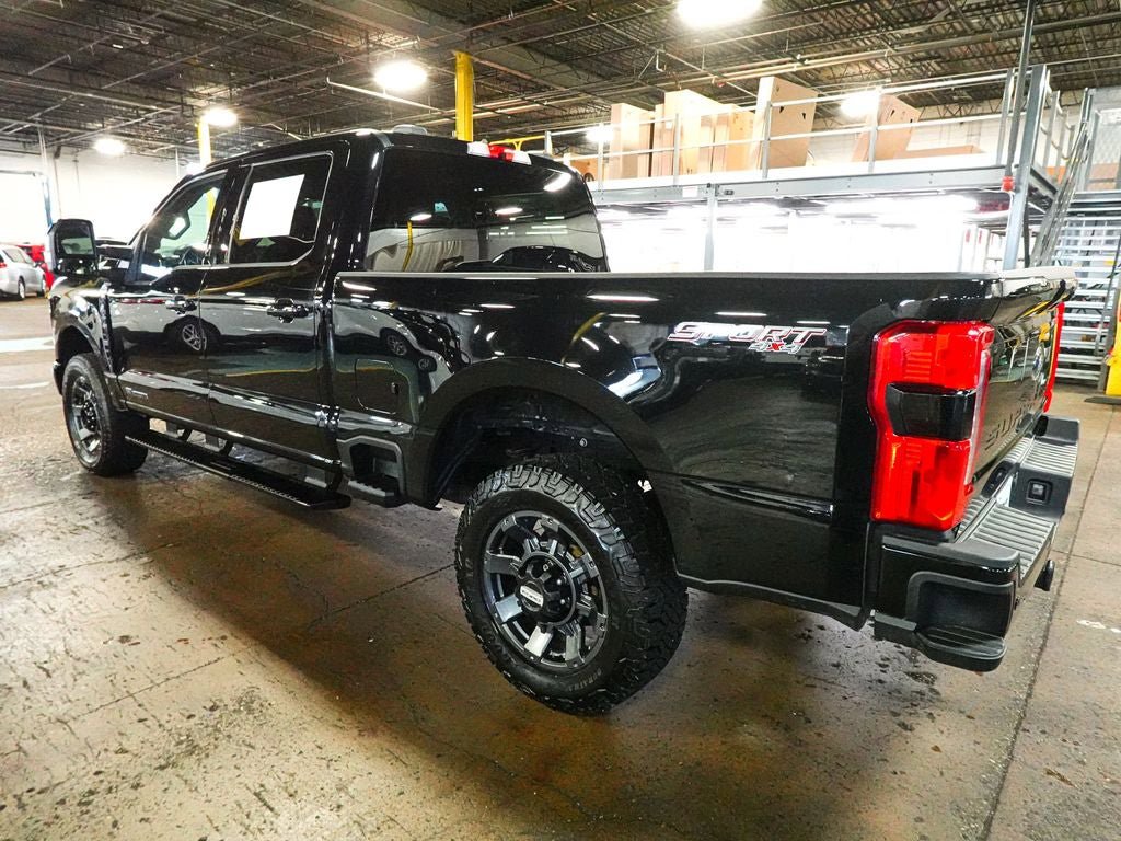 Used 2023 Ford F350 Lariat w/ Lariat Ultimate Package AWD/4WD image 4