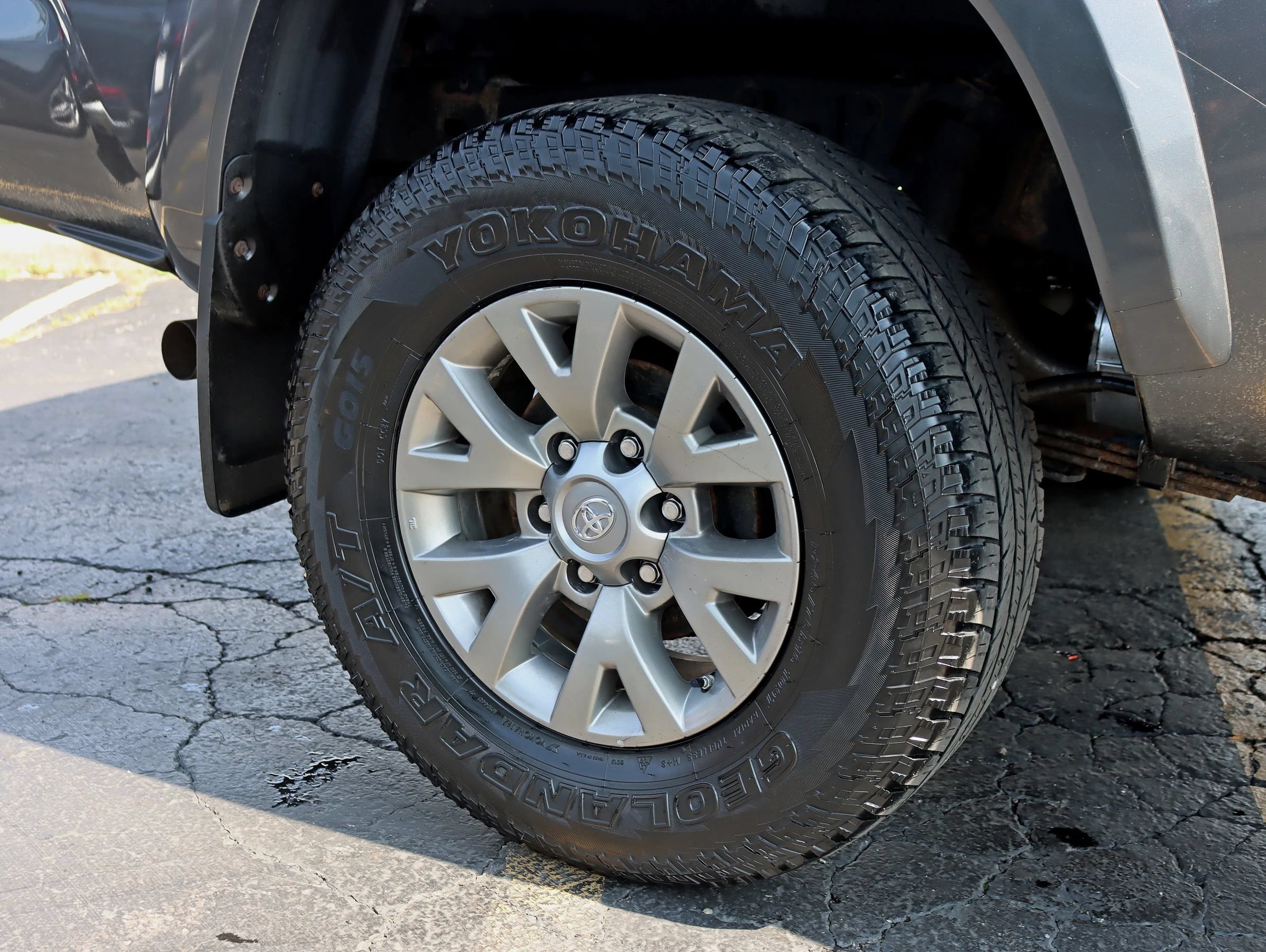 Used 2018 Toyota Tacoma SR5 AWD/4WD image 6