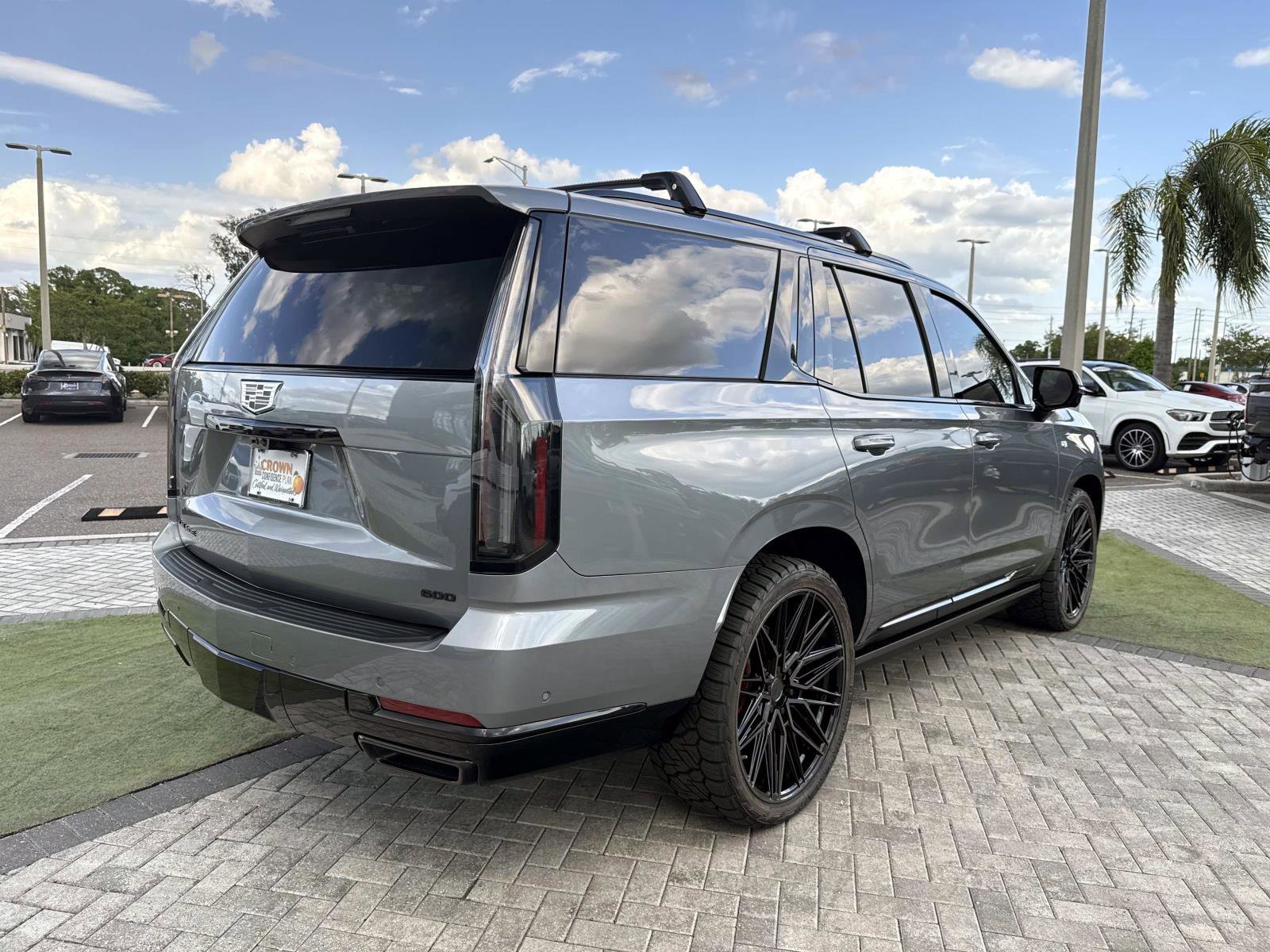 Used 2026 Cadillac Escalade Platinum Sport w/ LPO, ONYX Package AWD/4WD image 6