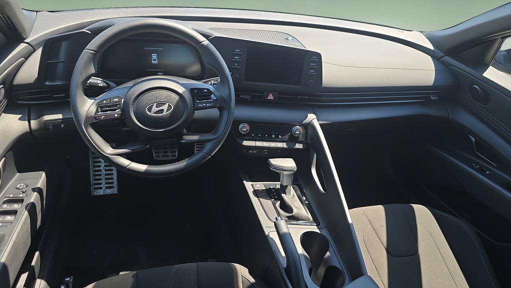 Certified 2025 Hyundai Elantra Sport FWD image 18