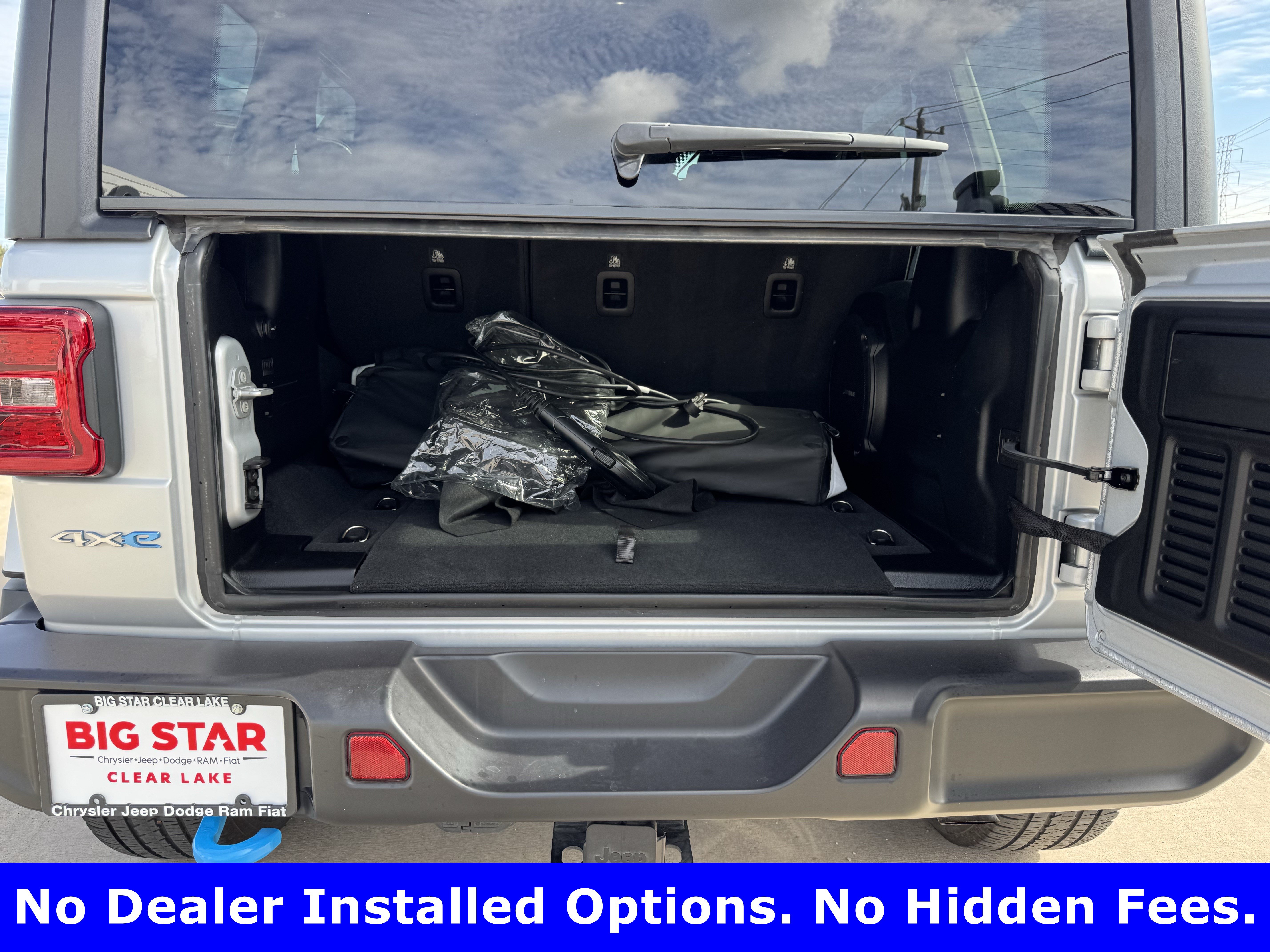 Used 2023 Jeep Wrangler Unlimited Sahara w/ Cold Weather Group AWD/4WD image 25