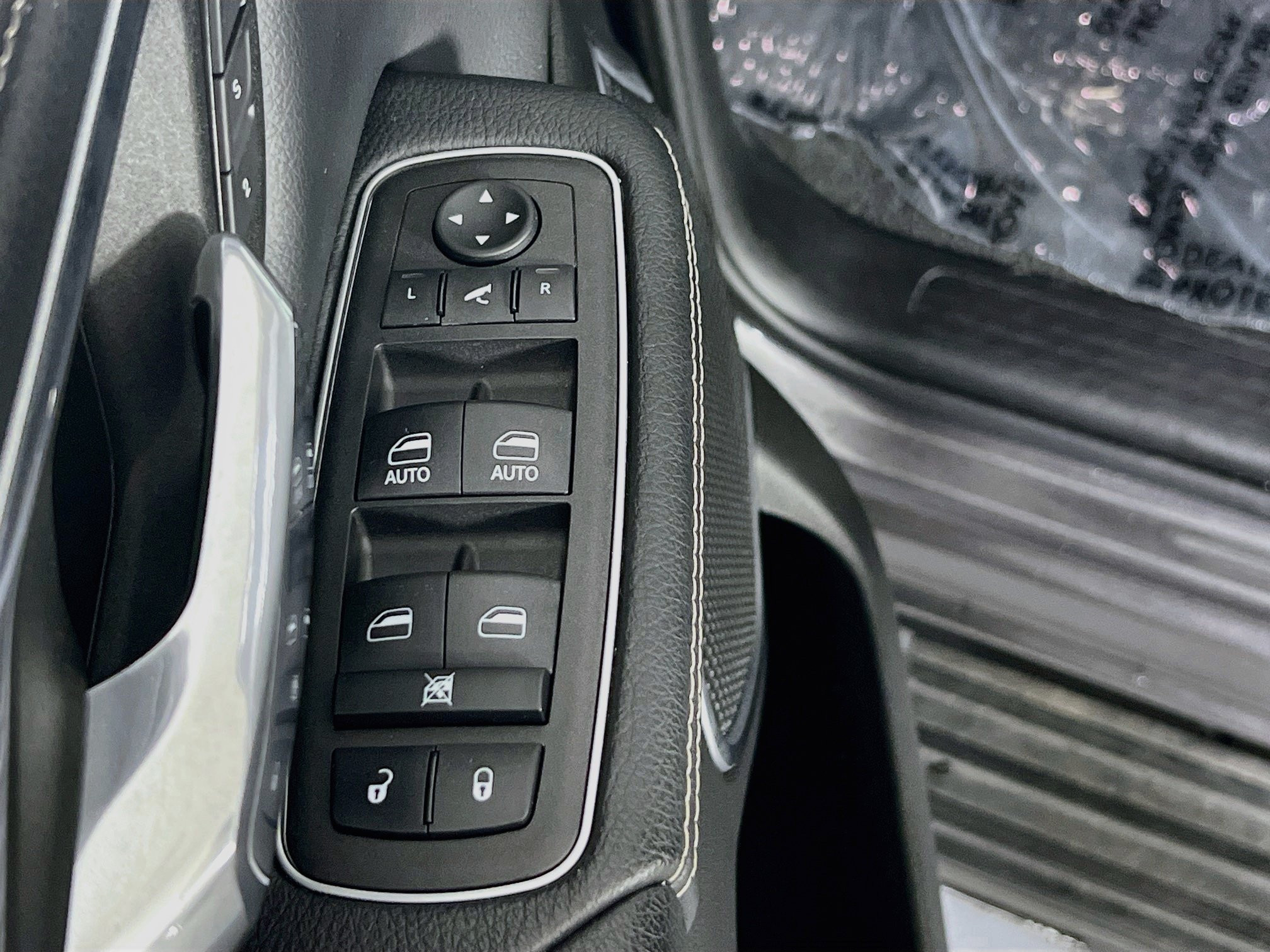 Used 2023 RAM 1500 Laramie AWD/4WD image 18