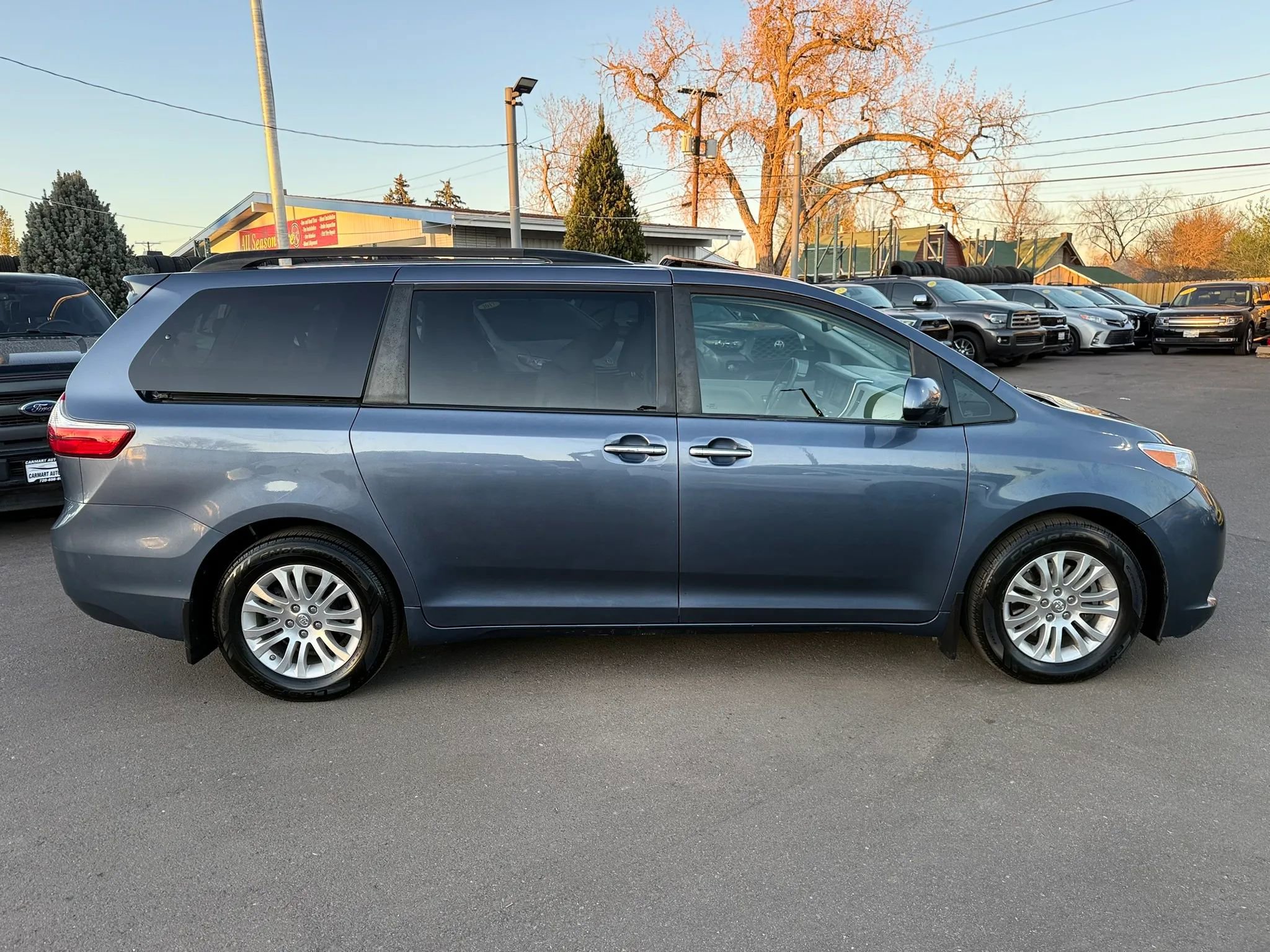 Used 2017 Toyota Sienna XLE w/ XLE Navigation Package FWD image 10