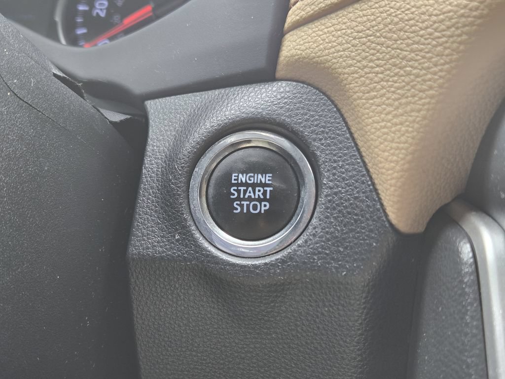 Used 2019 Toyota RAV4 XLE w/ Convenience Package FWD image 22