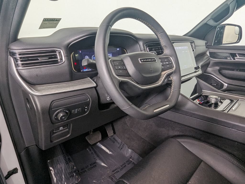 Used 2024 Jeep Wagoneer Series II w/ Flexible Seating Group RWD image 12