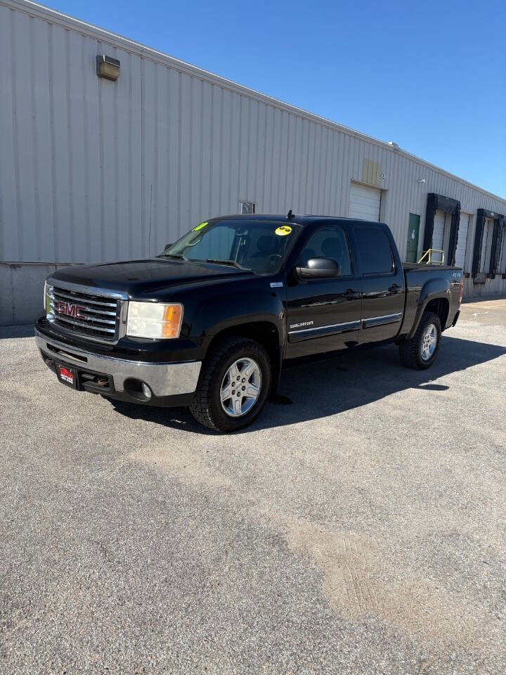 Used 2010 GMC Sierra 1500 SLT w/ All-Terrain Package AWD/4WD image 3