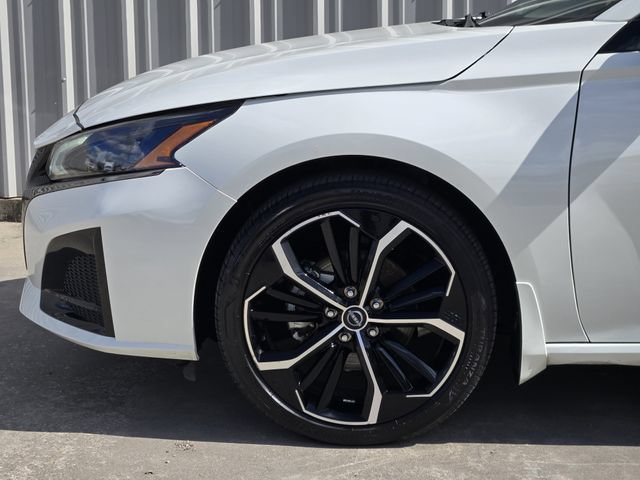 Used 2025 Nissan Altima 2.5 SR w/ SR Premium Package FWD image 11