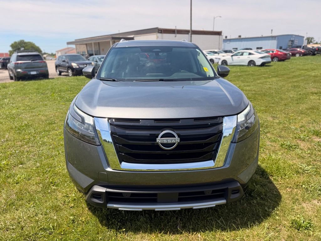 Certified 2025 Nissan Pathfinder SL w/ SL Premium Package FWD image 2