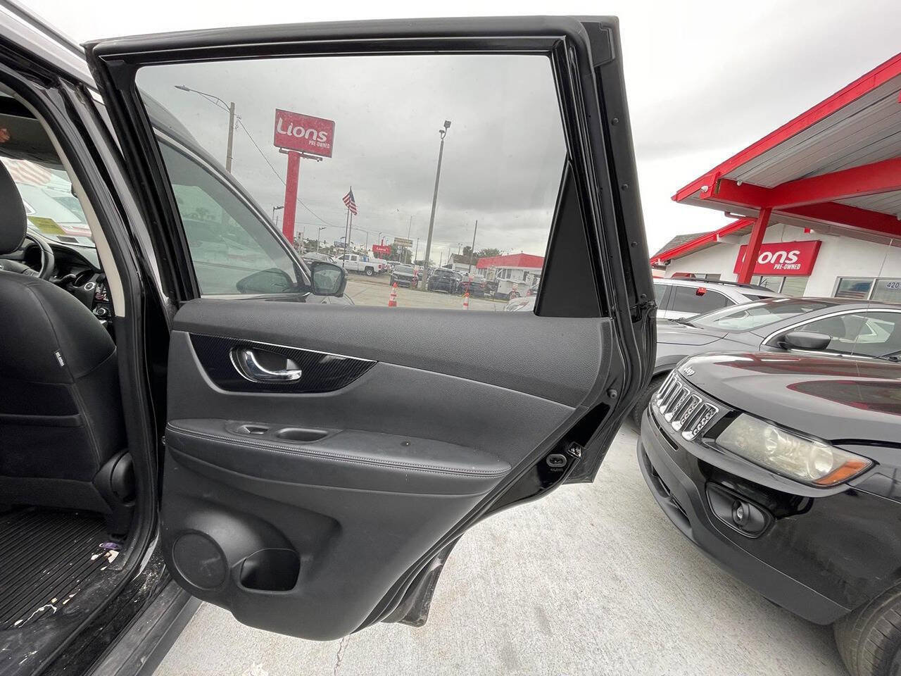 Used 2017 Nissan Rogue SL w/ SL Premium Package image 13