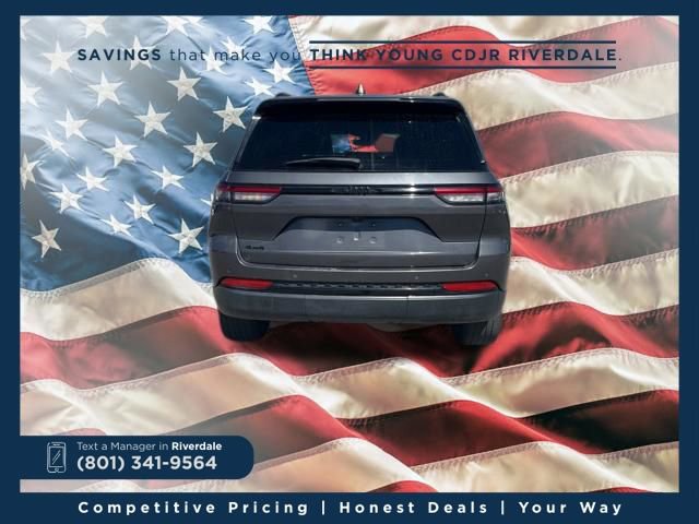 Used 2023 Jeep Grand Cherokee Altitude image 5