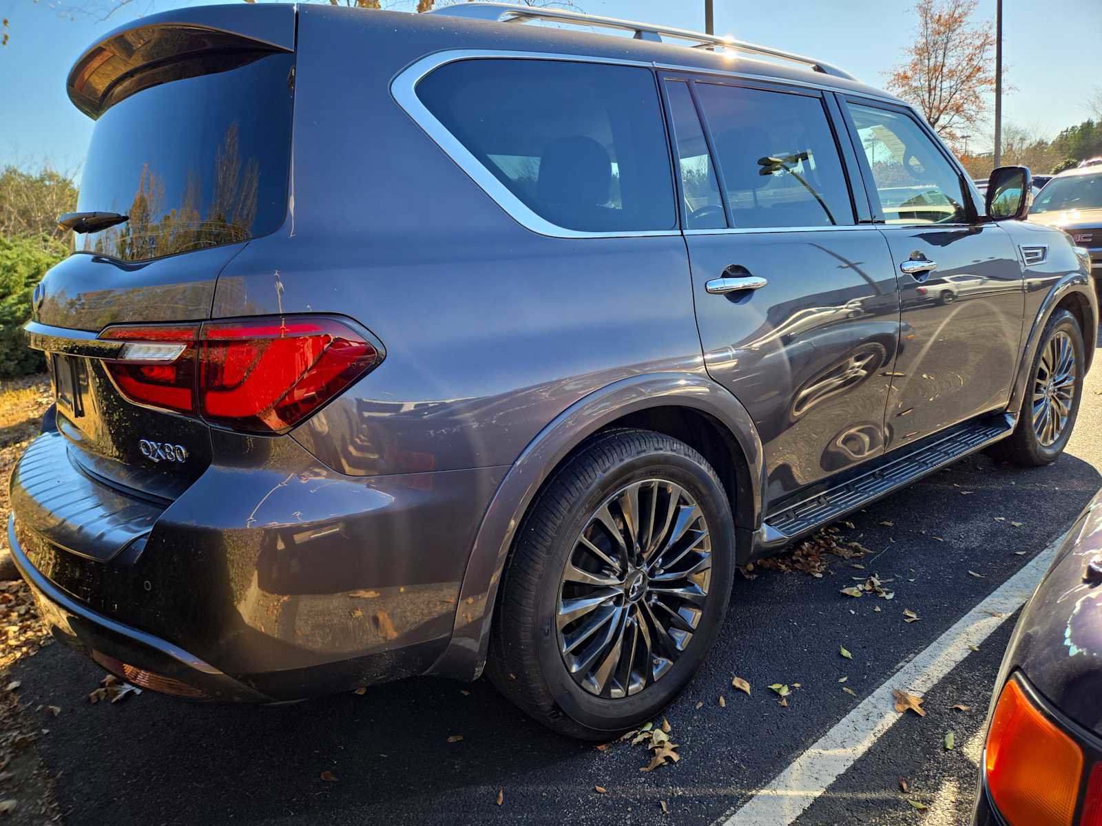 Used 2022 INFINITI QX80 Premium Select w/ All-Season Package image 3