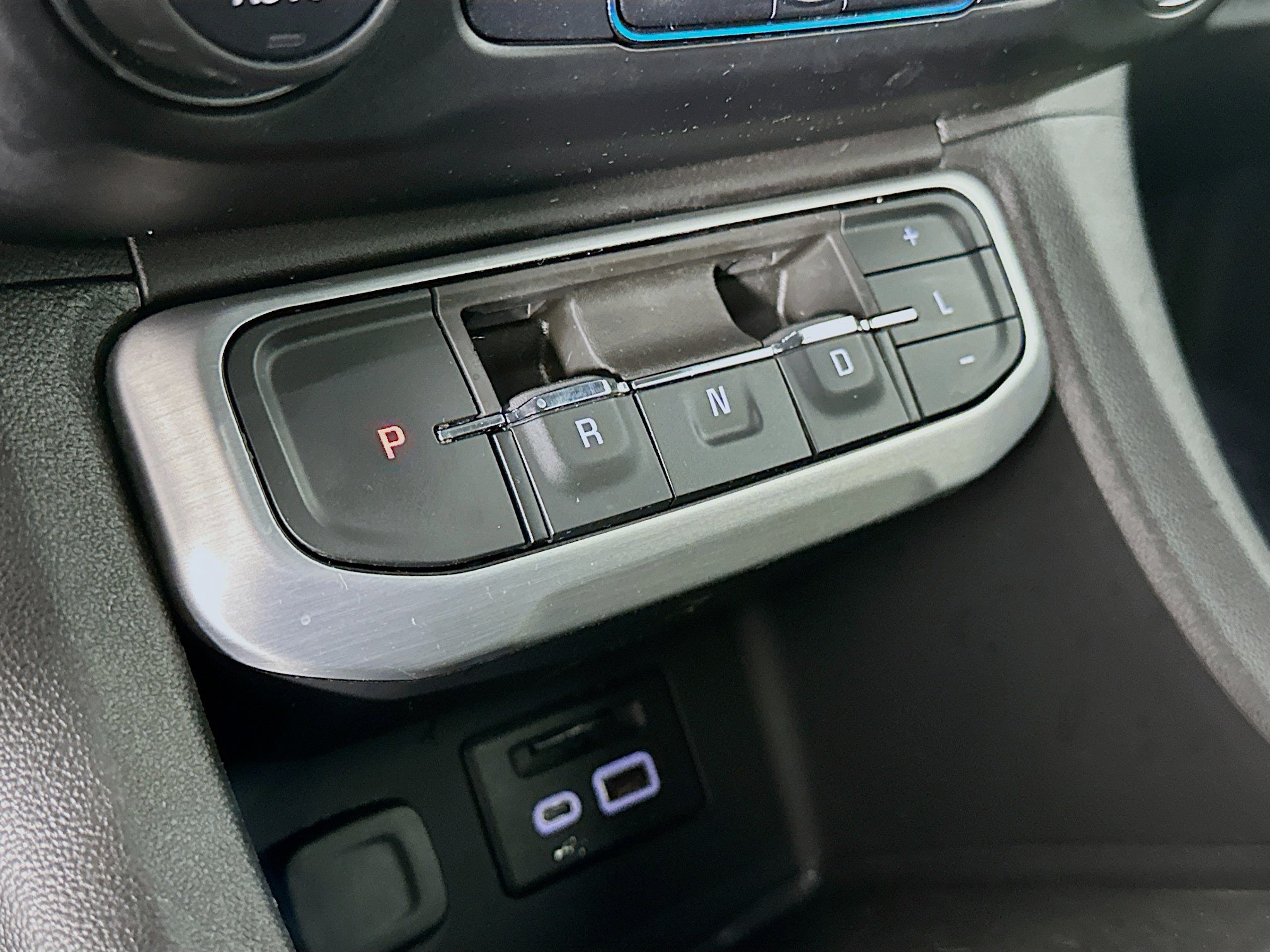 Used 2023 GMC Acadia SLT w/ LPO, Floor Liner Package FWD image 25