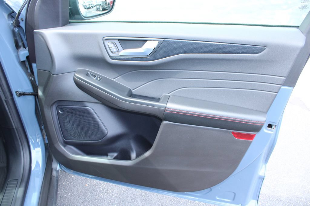 Used 2024 Ford Escape ST-Line w/ Tech Pack #1 AWD/4WD image 27
