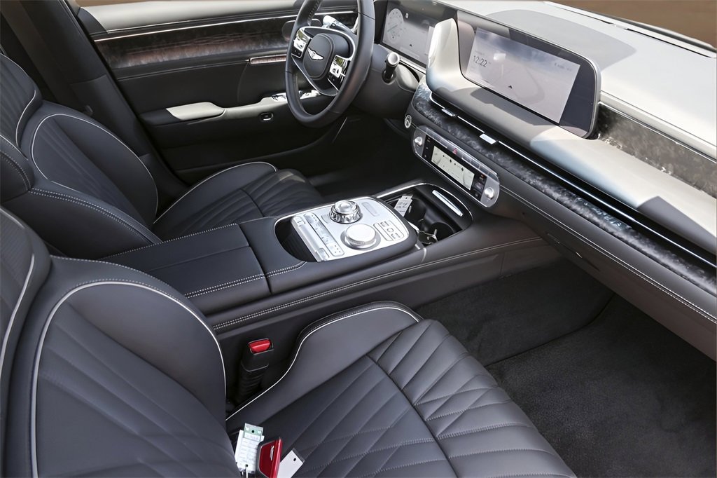 Used 2025 Genesis G90 3.5T image 32